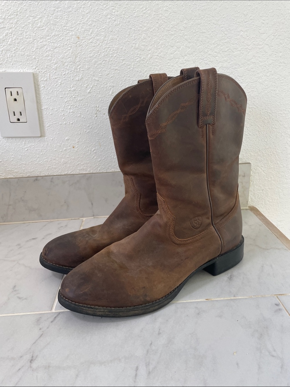 Ariat Men's Heritage Roper Boot Distressed Brown Full-Grain Leather, Size 10